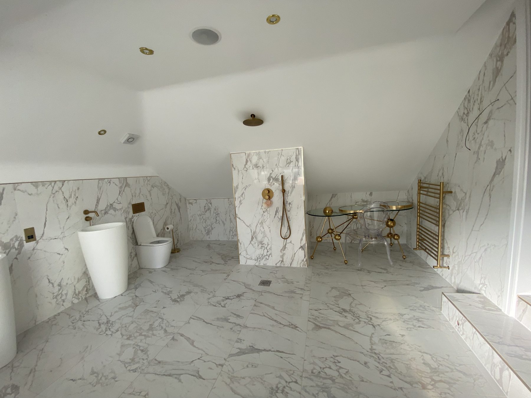 Marble-finished bathroom