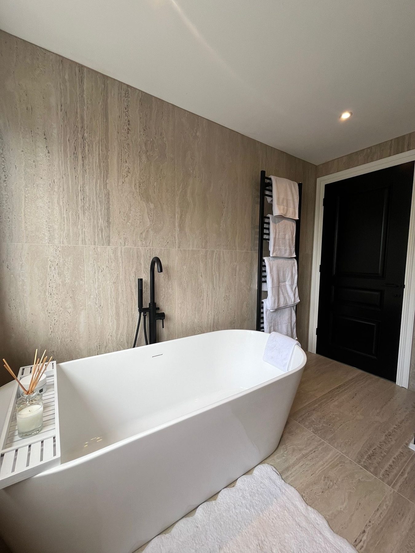 Freestanding bath